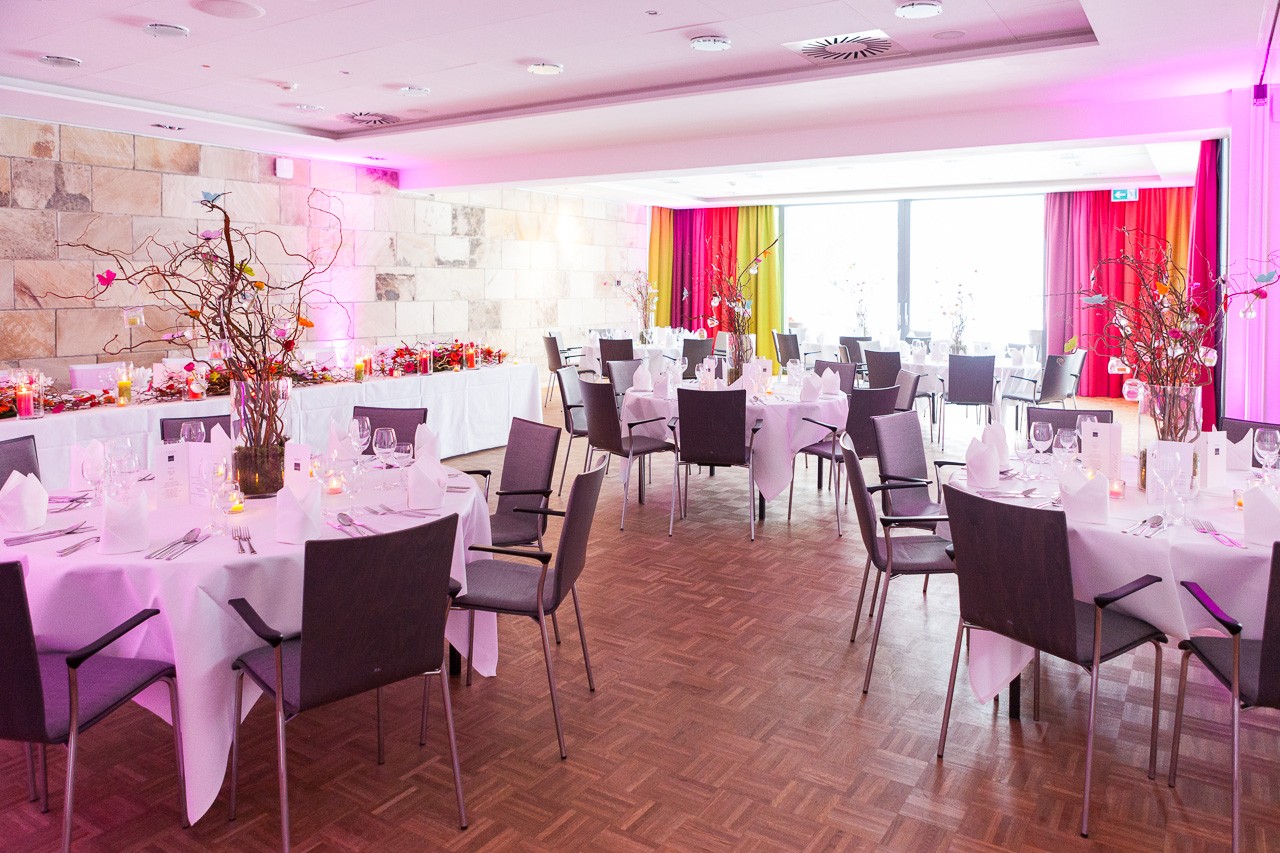 Golfhotel Vesper Felderbachsaal dekoriert Hochzeitslocation NRW