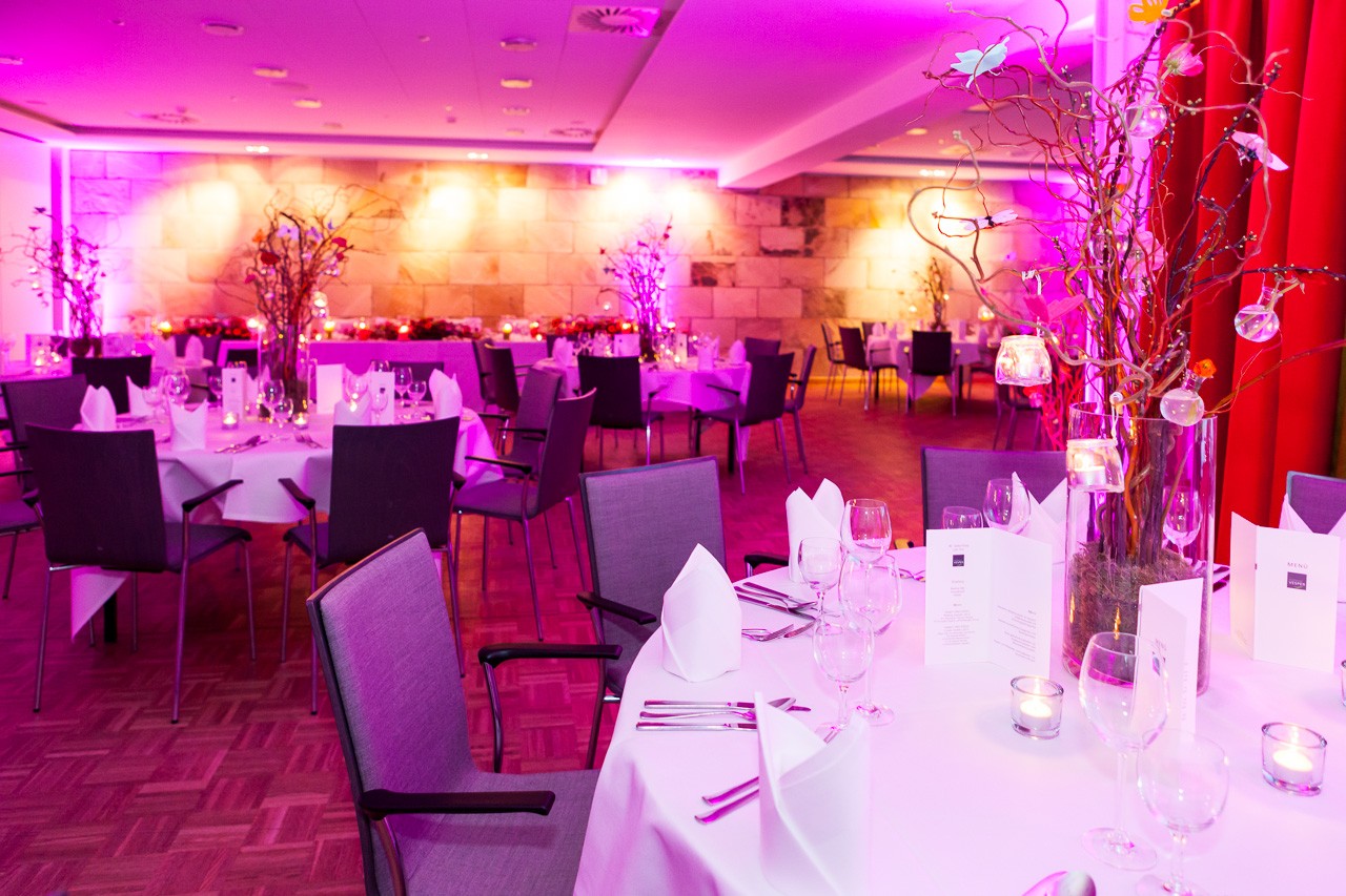 Golfhotel Vesper Felderbachsaal pink Hochzeitslocations NRW