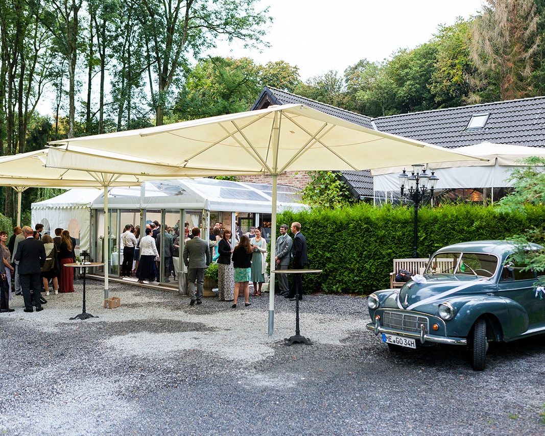 Wintergarten Hochzeitsfeier Schloss Grünewald Oldtimer