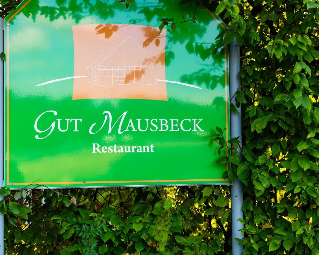 gut mausbeck restaurant schild