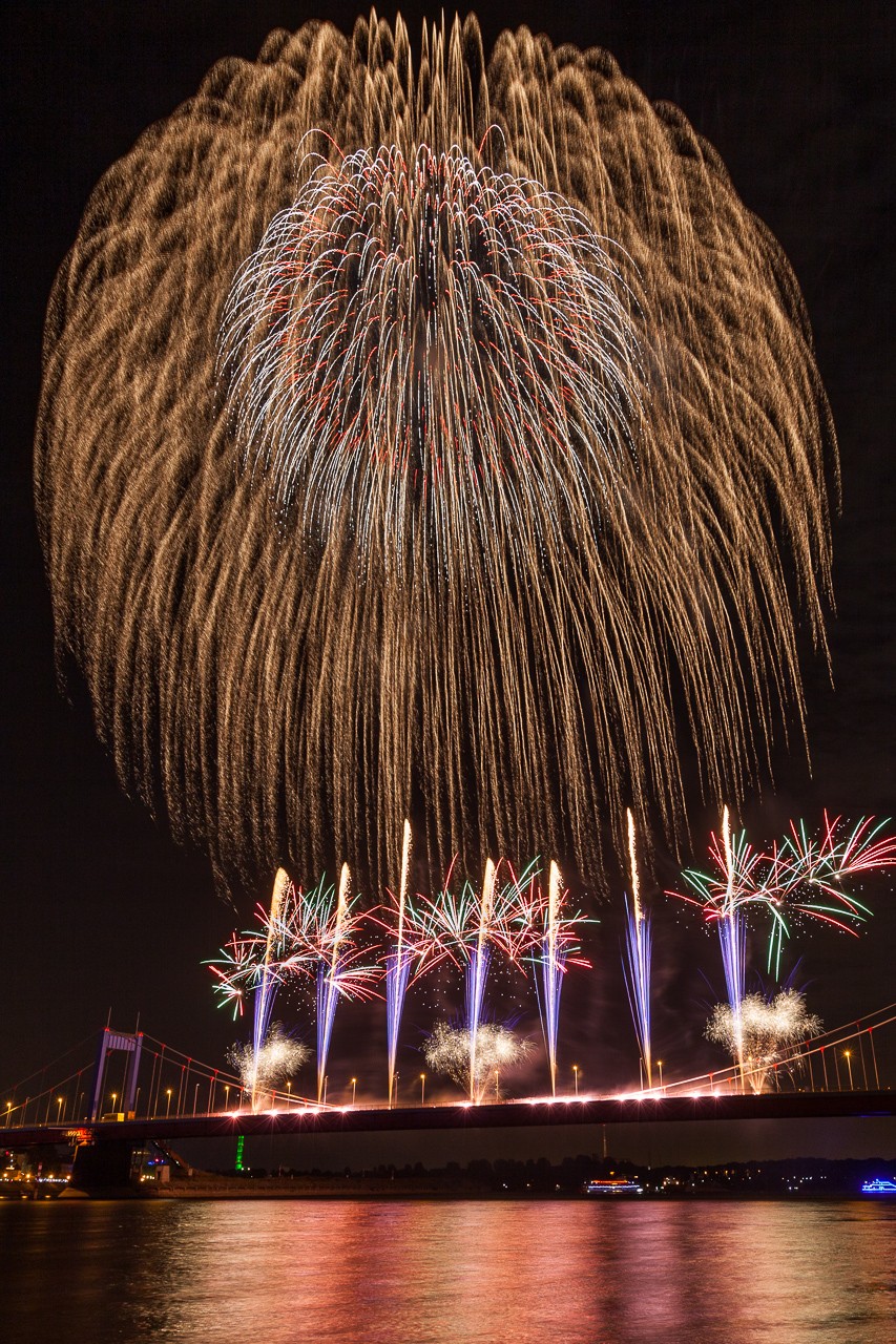 Großer 300mm Feuerwerksbombe