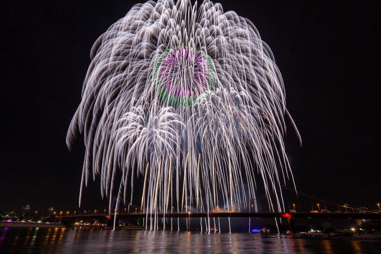 Ruhrorter Hafenfest Feuerwerk Feuerwerksbombe