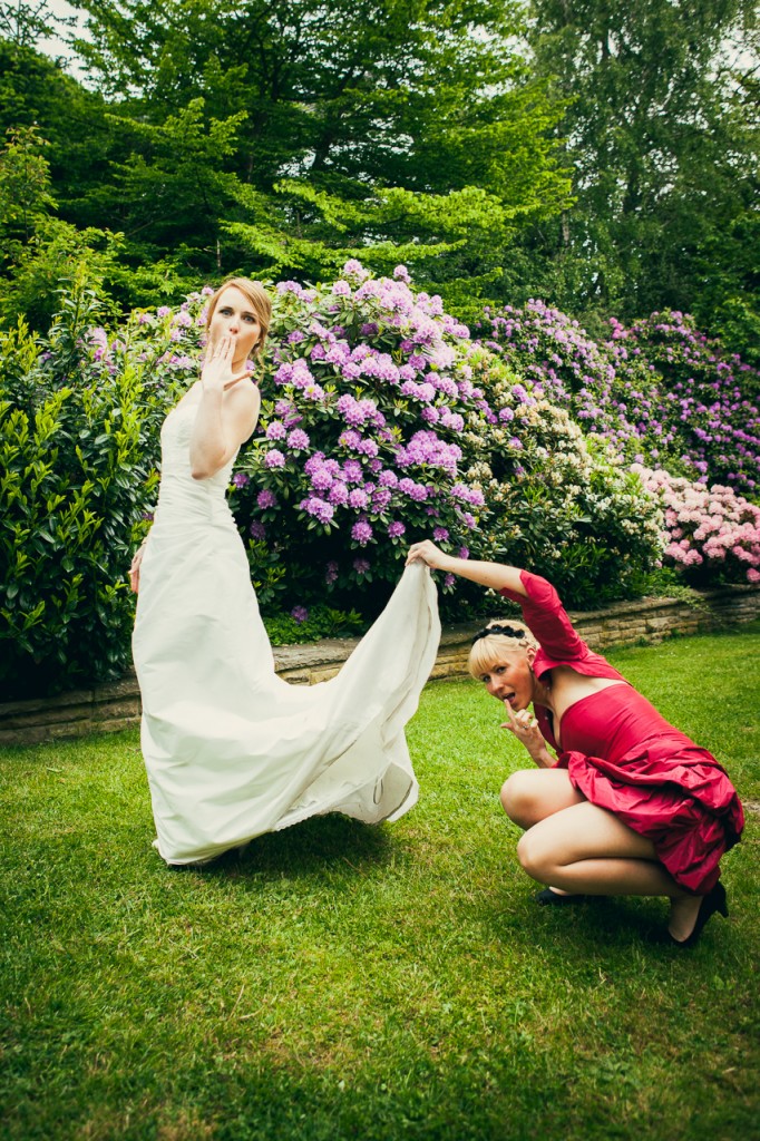 lustiges hochzeitsfoto kleid