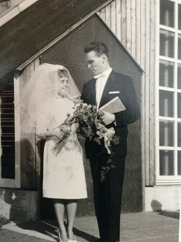 hochzeitsfoto 60er jahre vor matthäuskirche