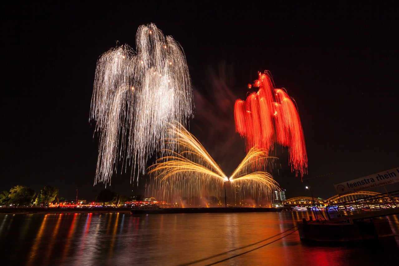 Silvesterknaller regenknaller fotos koelner lichter