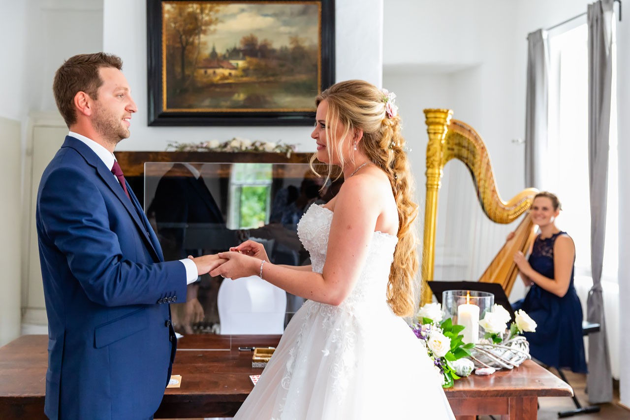 Ambiente-Trauung Hochzeitspaar Schloss Lüntenbeck hafenmusikerin