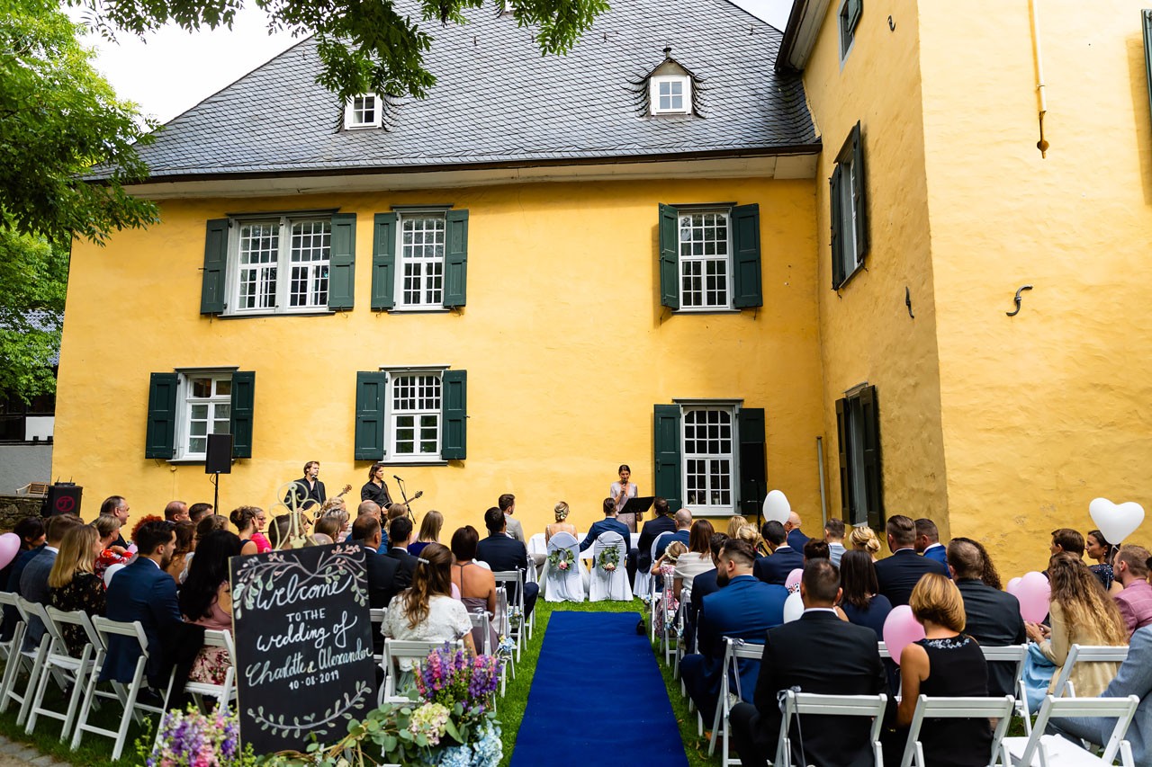 hochzeitslocation nrw schloss freie trauung mit freunden und familie