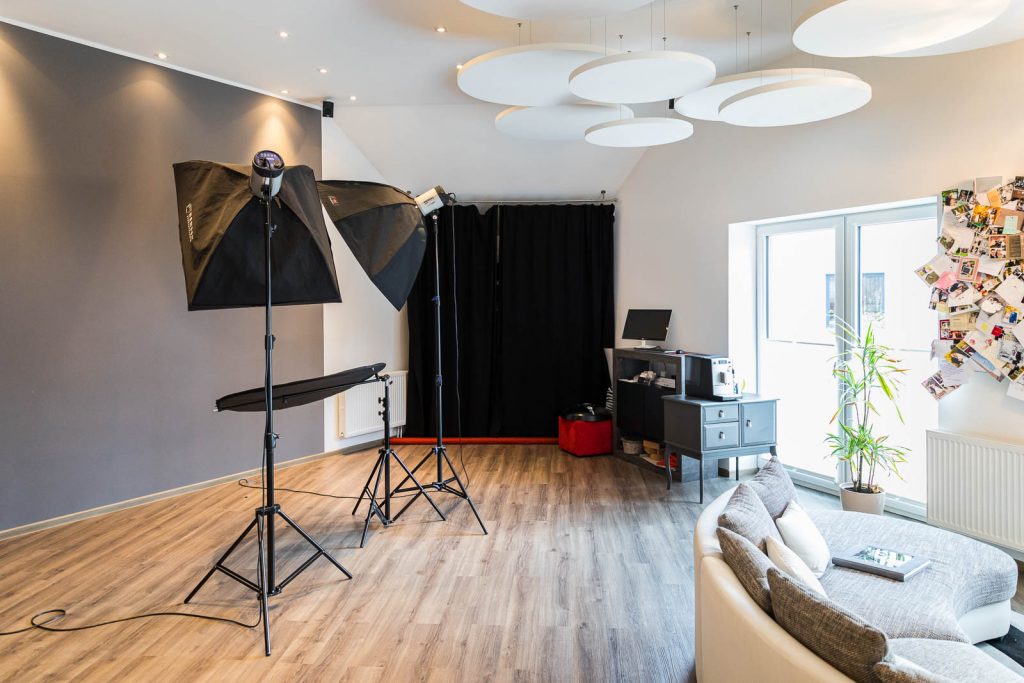 bewerbungsfotos waehrend corona fotostudio mit viel platz und abstand