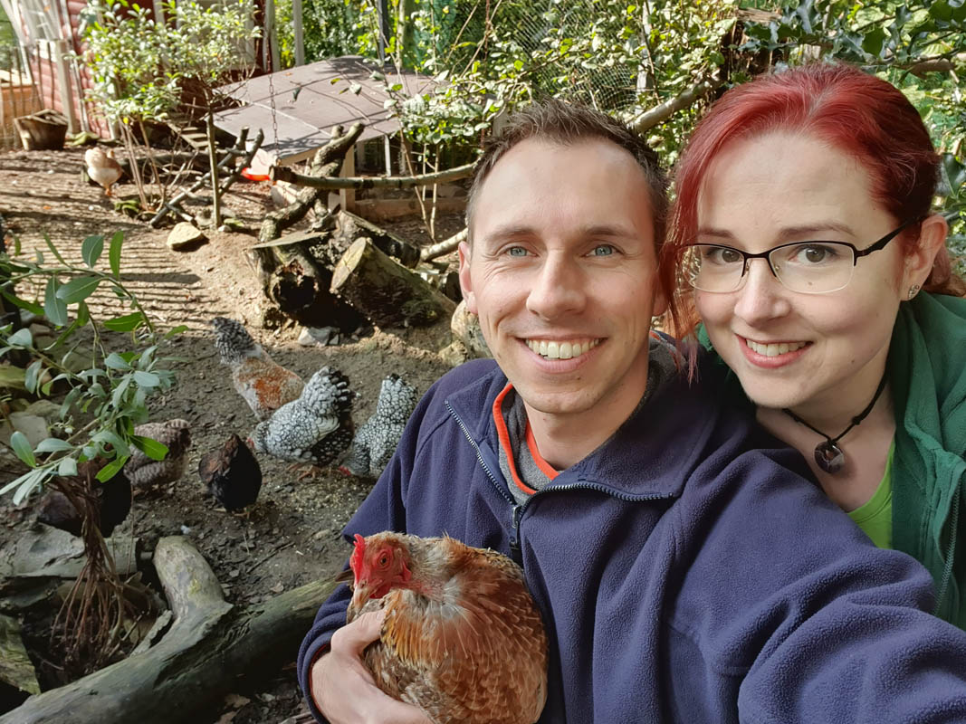 rosanna und malte reiter mit huhn